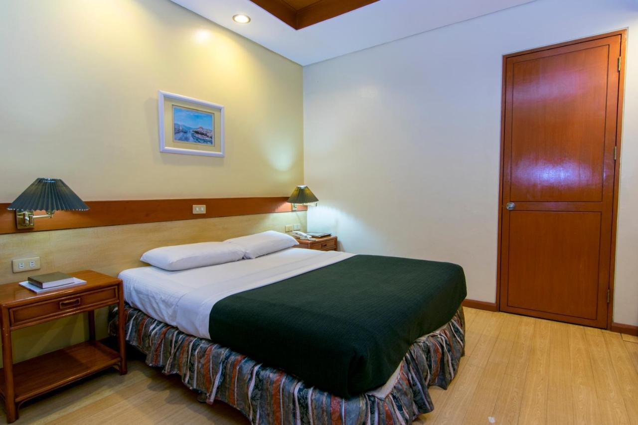 The Manor Hotel Davao City Dış mekan fotoğraf