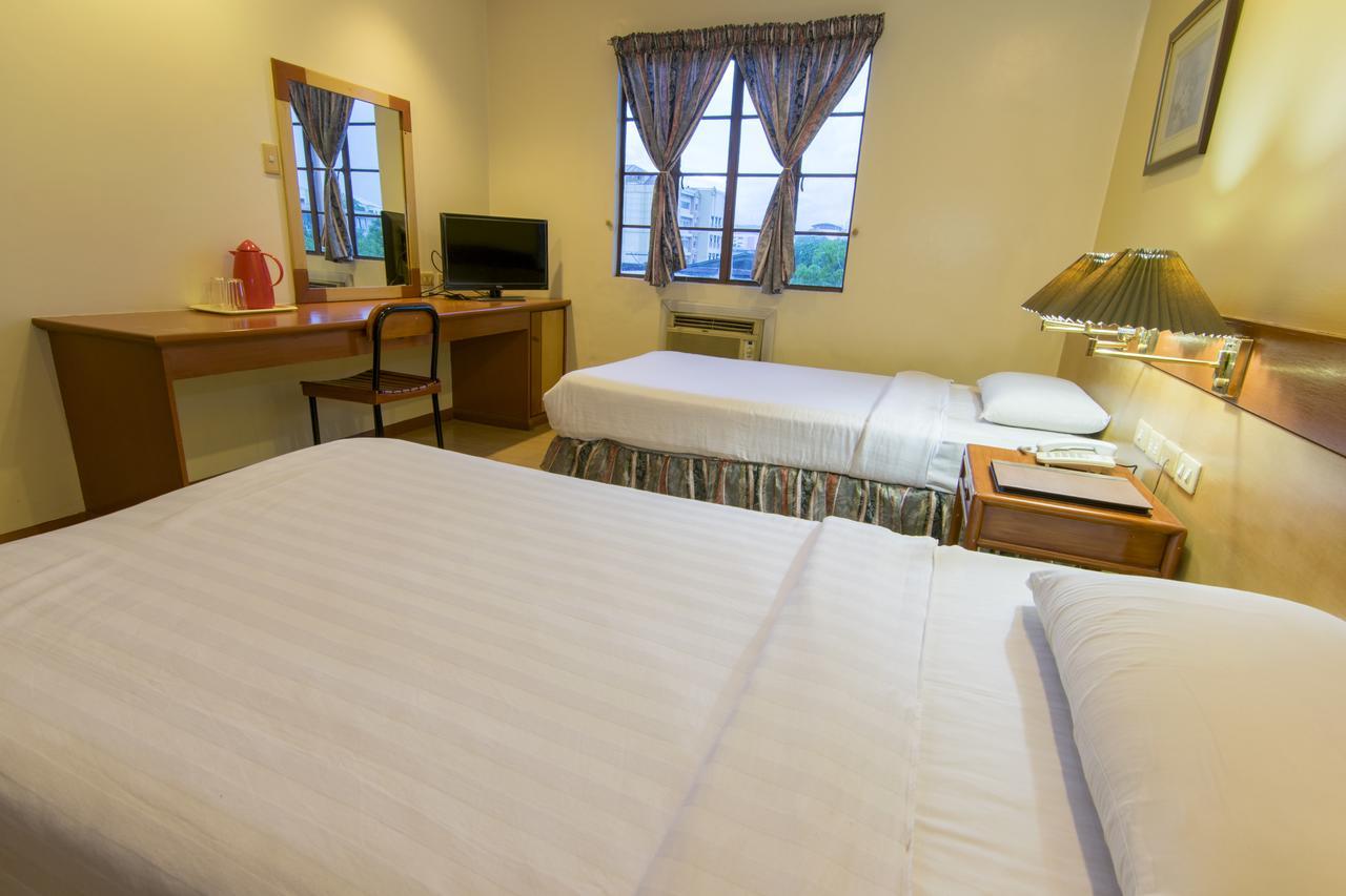 The Manor Hotel Davao City Dış mekan fotoğraf